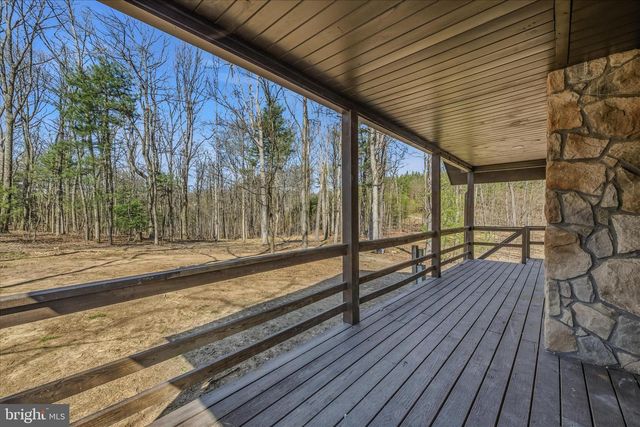 430 HOMEWOOD HOLLOW LN, Berkeley Springs, WV 25411