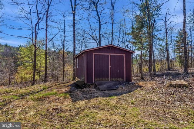 430 HOMEWOOD HOLLOW LN, Berkeley Springs, WV 25411
