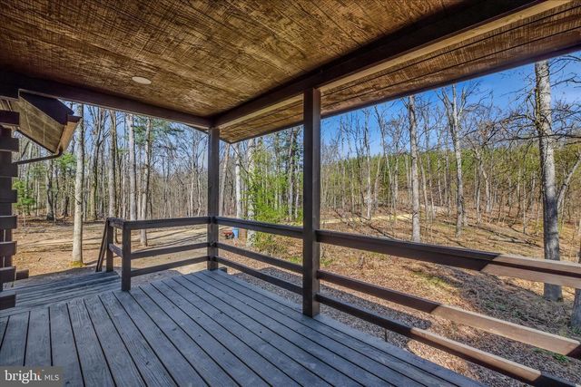 430 HOMEWOOD HOLLOW LN, Berkeley Springs, WV 25411