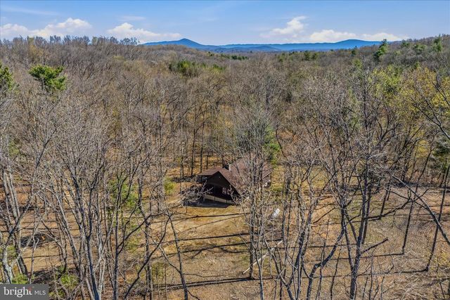 430 HOMEWOOD HOLLOW LN, Berkeley Springs, WV 25411