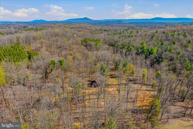 430 HOMEWOOD HOLLOW LN, Berkeley Springs, WV 25411