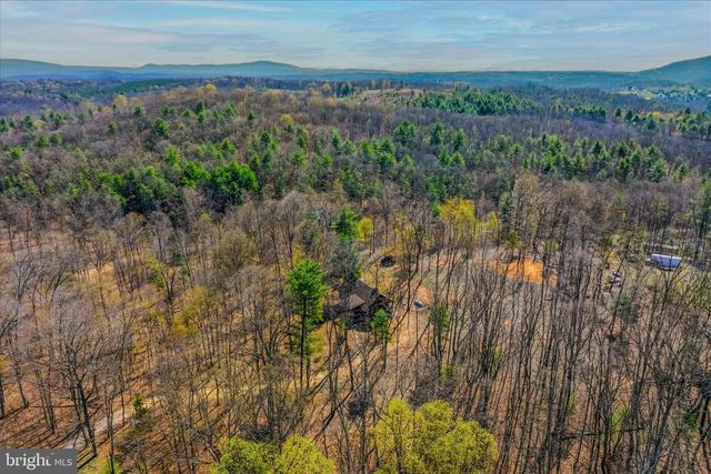 430 HOMEWOOD HOLLOW LN, Berkeley Springs, WV 25411