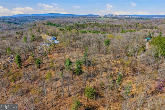 430 HOMEWOOD HOLLOW LN, Berkeley Springs, WV 25411