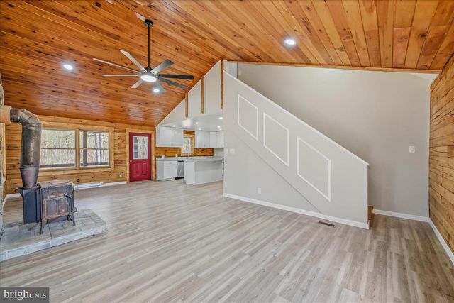 430 HOMEWOOD HOLLOW LN, Berkeley Springs, WV 25411