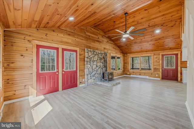 430 HOMEWOOD HOLLOW LN, Berkeley Springs, WV 25411