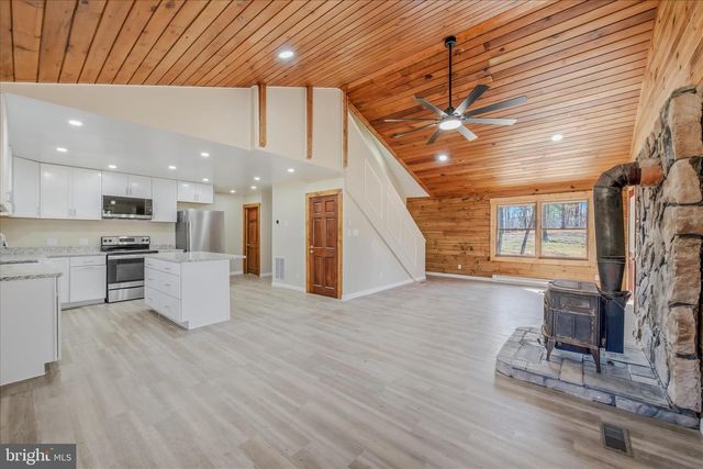 430 HOMEWOOD HOLLOW LN, Berkeley Springs, WV 25411