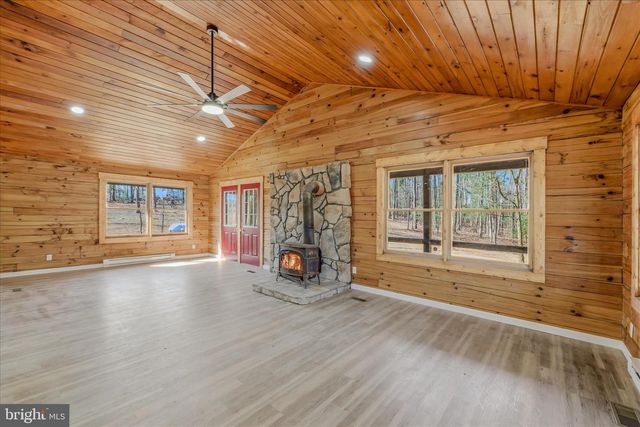 430 HOMEWOOD HOLLOW LN, Berkeley Springs, WV 25411