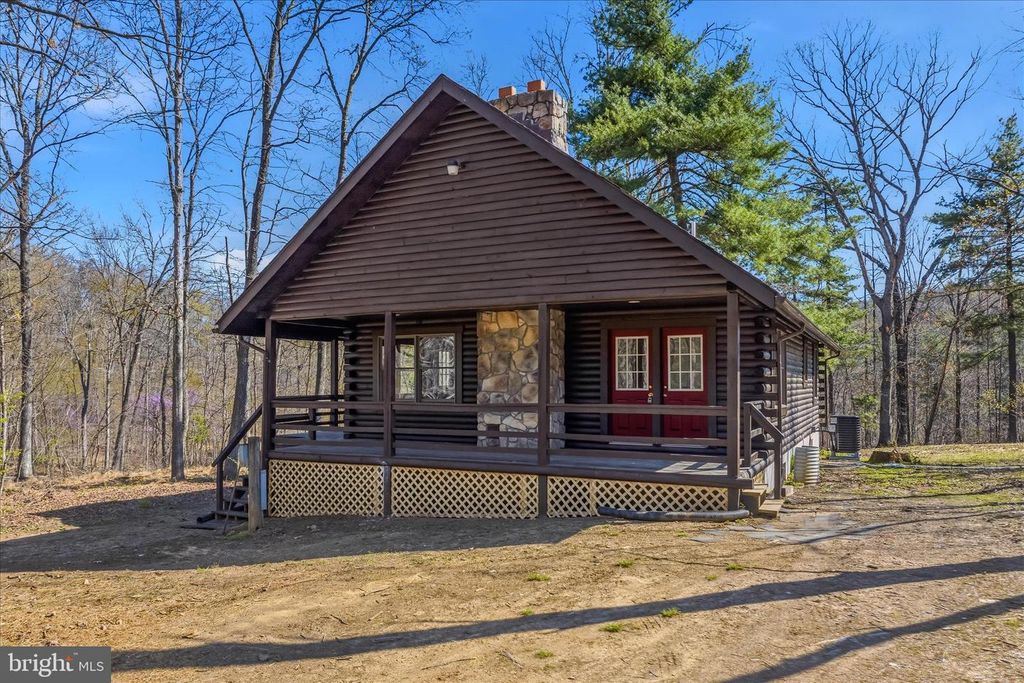 430 HOMEWOOD HOLLOW LN, Berkeley Springs, WV 25411