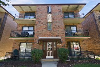 6549 W 64th Place 2W, Chicago, IL 60638