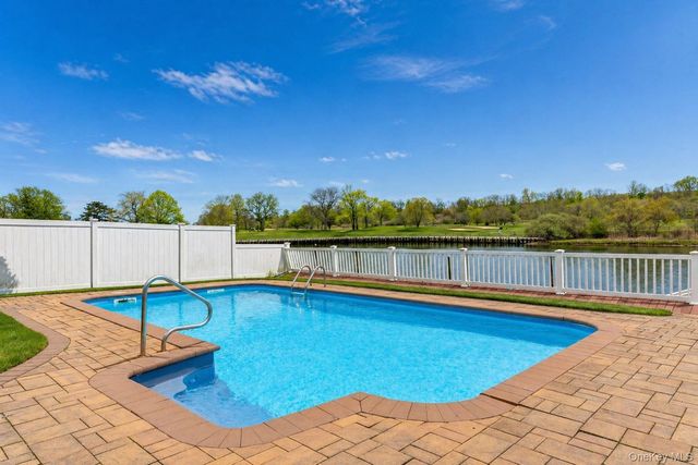 2848 Clubhouse Road, Merrick, NY 11566