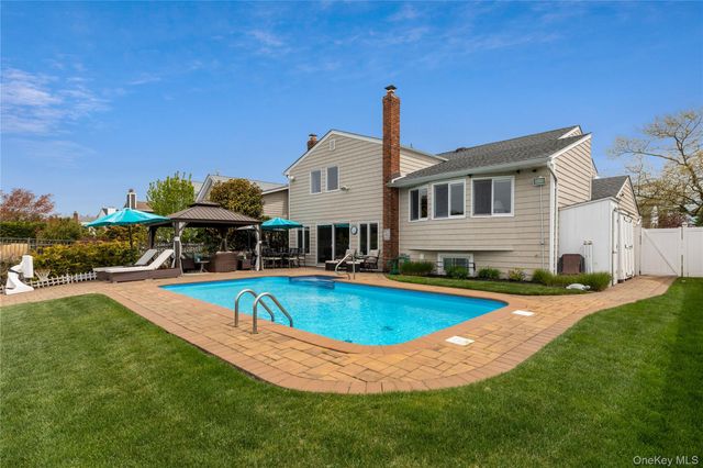 2848 Clubhouse Road, Merrick, NY 11566