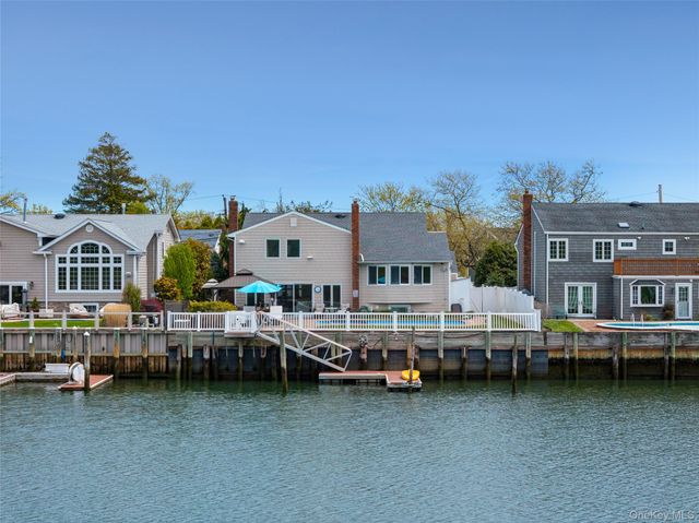 2848 Clubhouse Road, Merrick, NY 11566