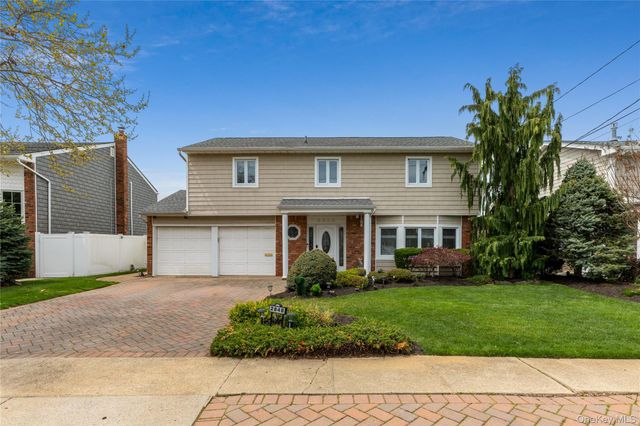 2848 Clubhouse Road, Merrick, NY 11566