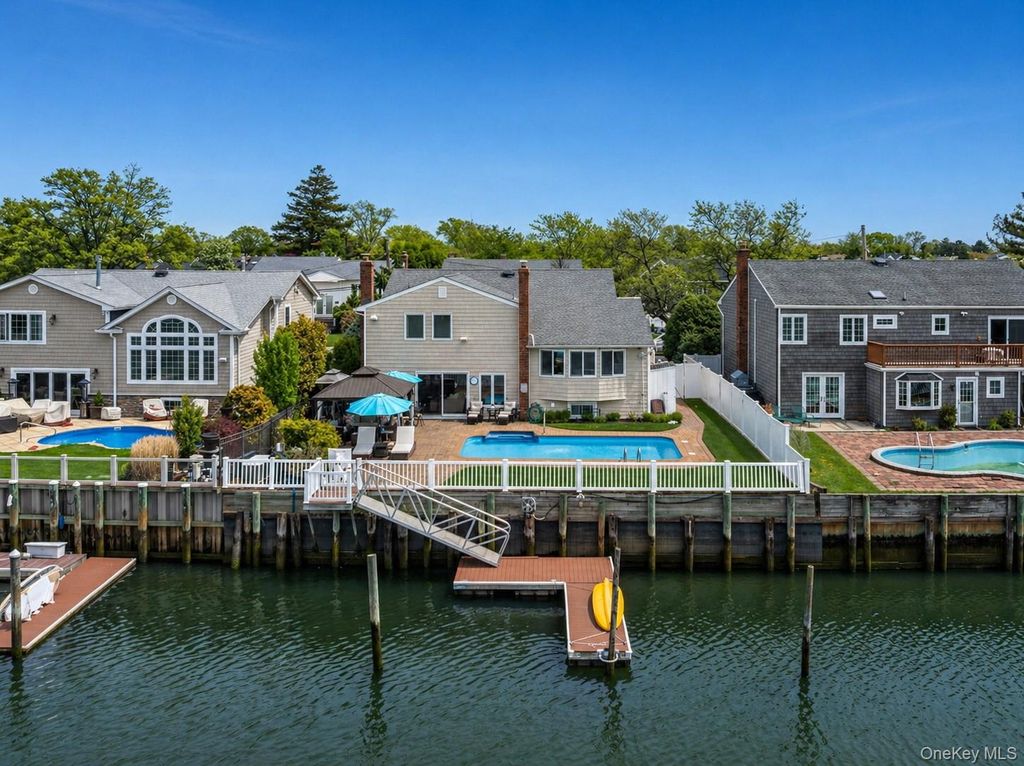 2848 Clubhouse Road, Merrick, NY 11566
