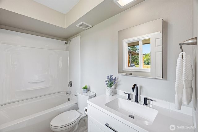 230 Cleveland Avenue, Sumas, WA 98295