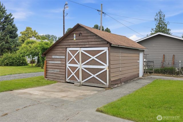 230 Cleveland Avenue, Sumas, WA 98295