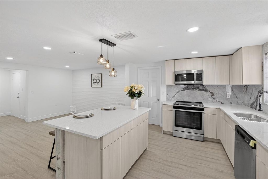 Image 11 of property listing at 5551 MOSAIC DRIVE, Holiday, FL 34690