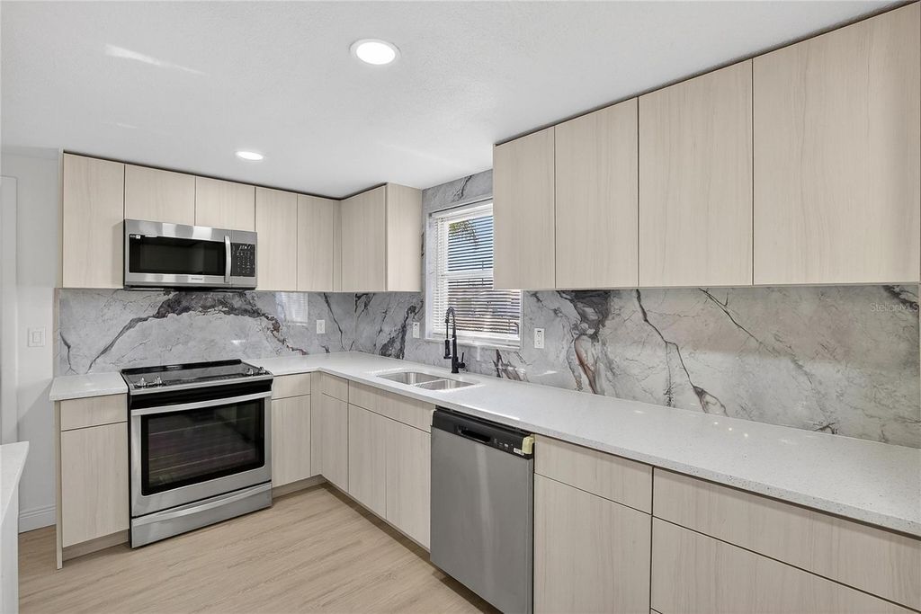 Image 12 of property listing at 5551 MOSAIC DRIVE, Holiday, FL 34690