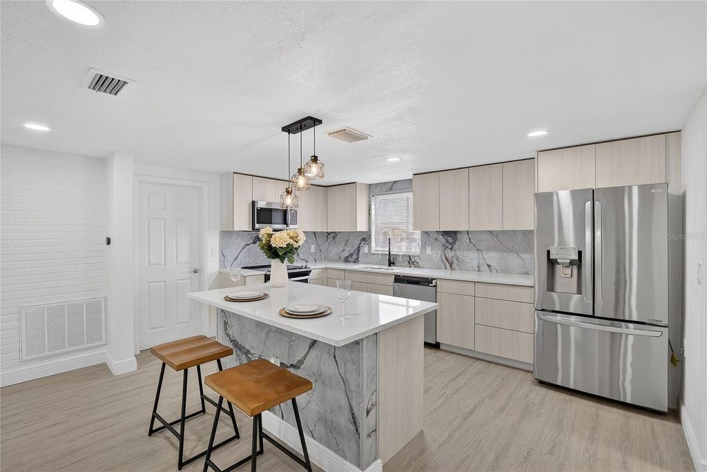 Image 6 of property listing at 5551 MOSAIC DRIVE, Holiday, FL 34690