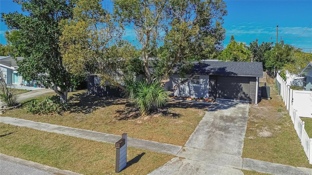 Image 69 of property listing at 5551 MOSAIC DRIVE, Holiday, FL 34690