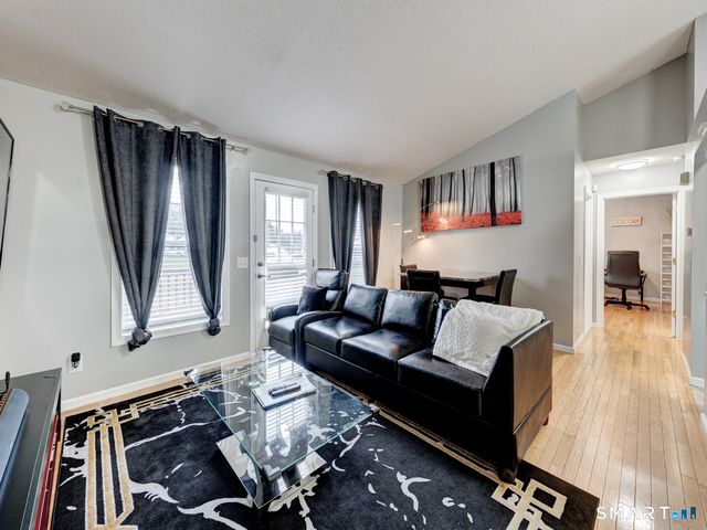 6 Wilson Way, Manchester, CT 06040