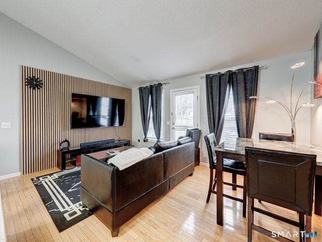 6 Wilson Way, Manchester, CT 06040