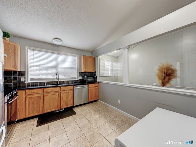 6 Wilson Way, Manchester, CT 06040