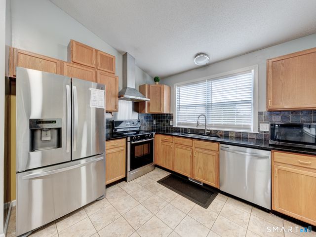 6 Wilson Way, Manchester, CT 06040