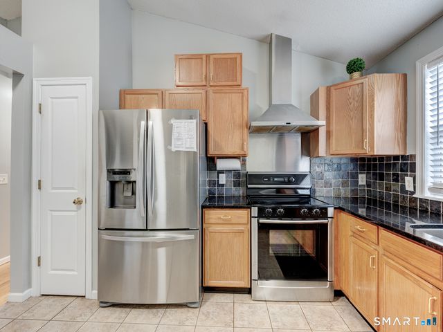 6 Wilson Way, Manchester, CT 06040