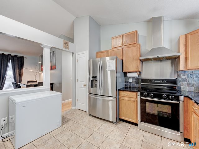 6 Wilson Way, Manchester, CT 06040
