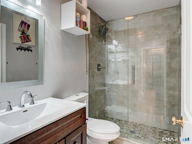 6 Wilson Way, Manchester, CT 06040