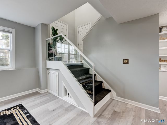 6 Wilson Way, Manchester, CT 06040