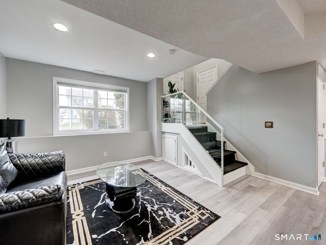 6 Wilson Way, Manchester, CT 06040