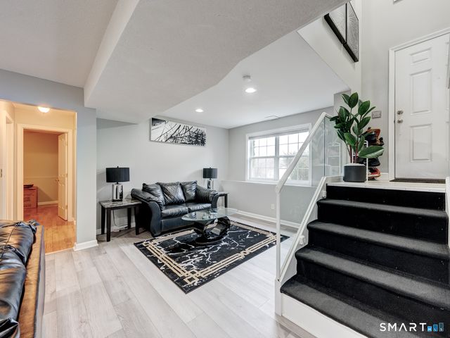 6 Wilson Way, Manchester, CT 06040