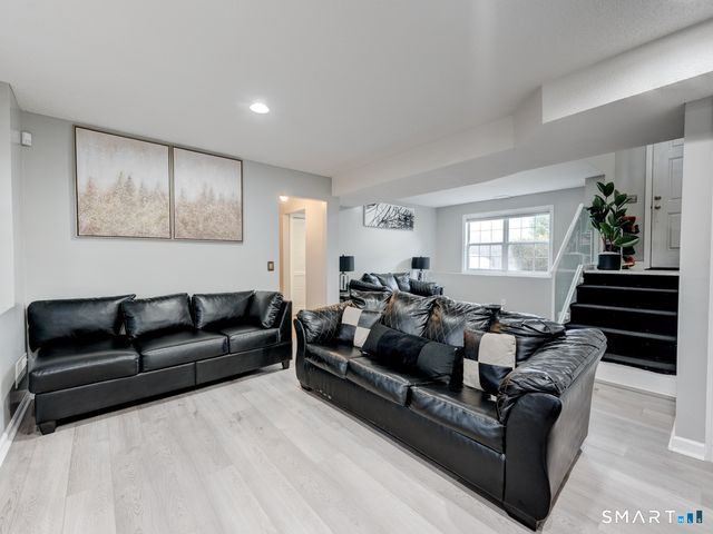 6 Wilson Way, Manchester, CT 06040