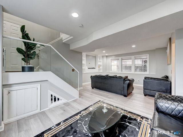 6 Wilson Way, Manchester, CT 06040