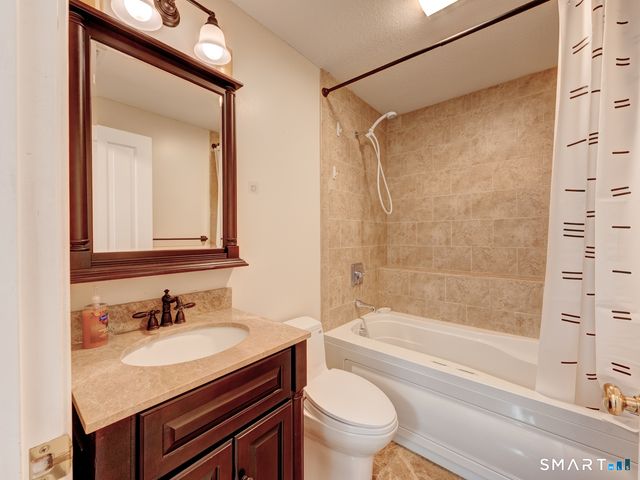 6 Wilson Way, Manchester, CT 06040