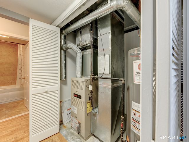 6 Wilson Way, Manchester, CT 06040