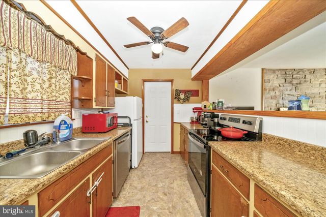 11812 ROBINWOOD DR, Hagerstown, MD 21742