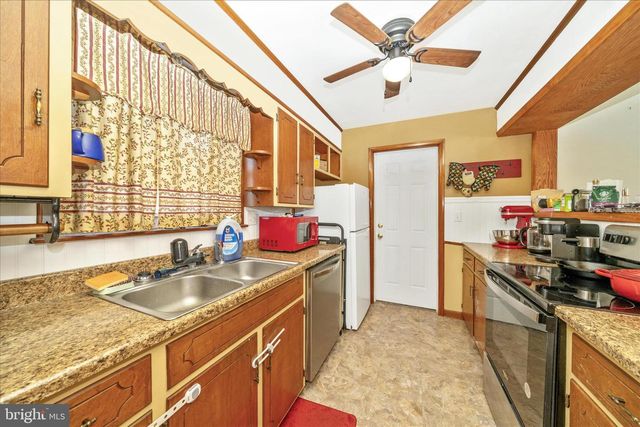 11812 ROBINWOOD DR, Hagerstown, MD 21742