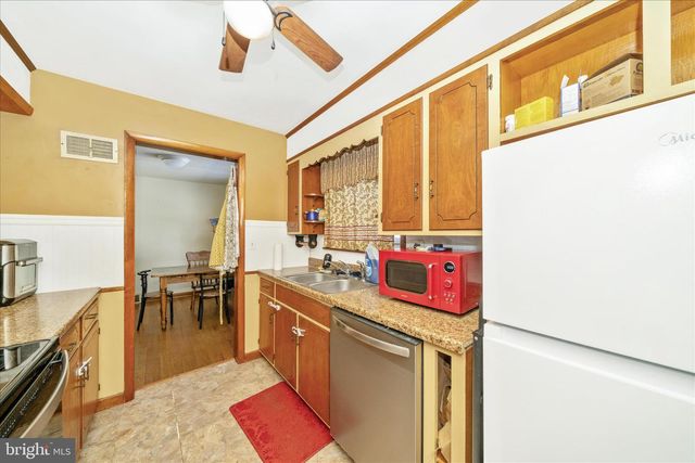 11812 ROBINWOOD DR, Hagerstown, MD 21742