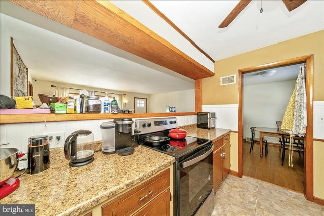 11812 ROBINWOOD DR, Hagerstown, MD 21742