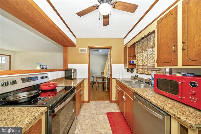 11812 ROBINWOOD DR, Hagerstown, MD 21742