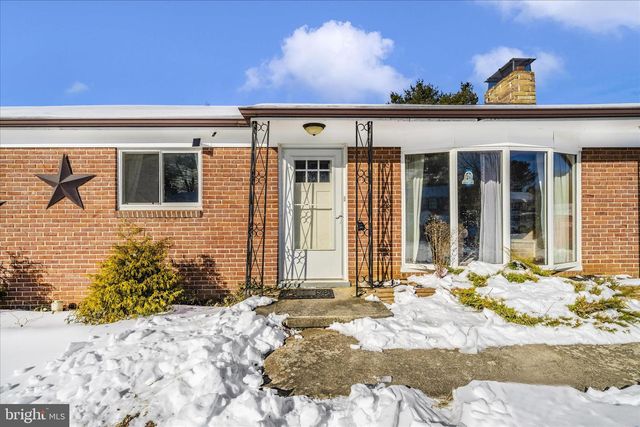 11812 ROBINWOOD DR, Hagerstown, MD 21742