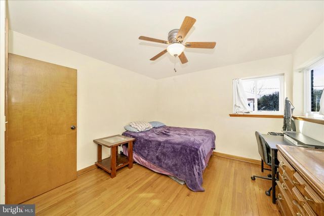 11812 ROBINWOOD DR, Hagerstown, MD 21742