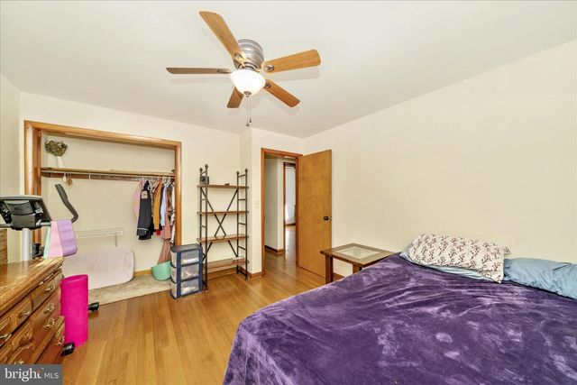 11812 ROBINWOOD DR, Hagerstown, MD 21742