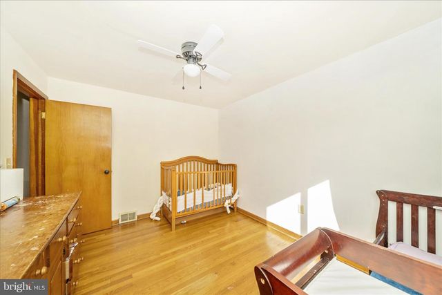 11812 ROBINWOOD DR, Hagerstown, MD 21742