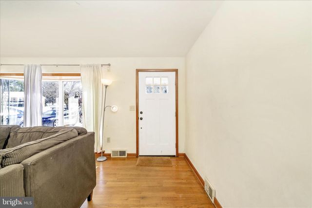 11812 ROBINWOOD DR, Hagerstown, MD 21742