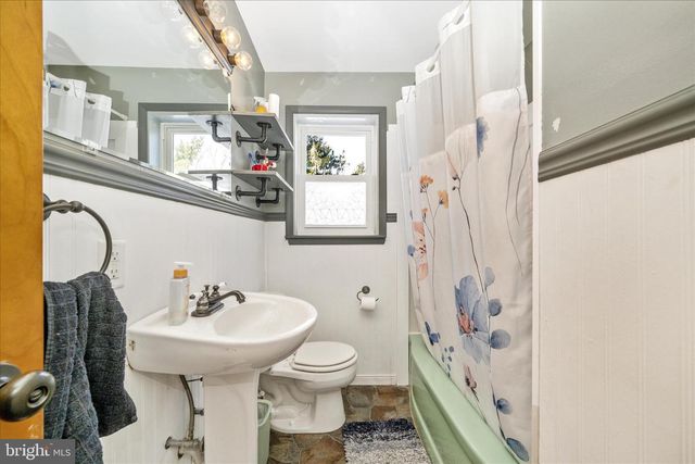 11812 ROBINWOOD DR, Hagerstown, MD 21742