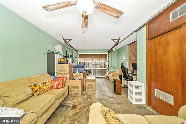 11812 ROBINWOOD DR, Hagerstown, MD 21742